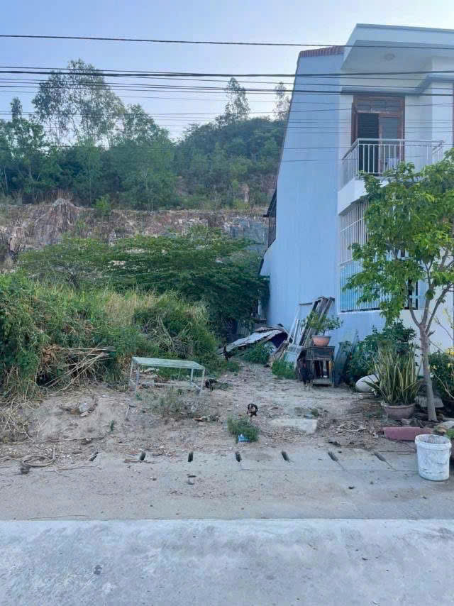 BÁN LÔ ĐẤT LƯNG TỰA NÚI MẶT VIEW SÔNG MÁT MẺ NGAY TĐC THUỶ TÚ, VĨNH THÁI, NHA TRANG.