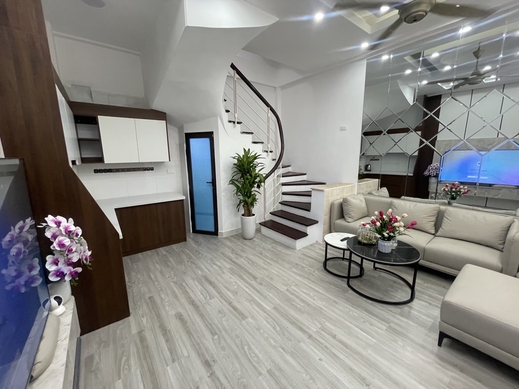 VÕ CHÍ CÔNG 30M x5 TẦNG 8,8 TỶ NGÕ RỘNG,SÁT PHỐ,THÔNG TỨ TUNG