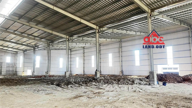 XT579 nhà xưởng sản xuất khung thép kiên cố, cột biên 8m, sân bãi xuất nhập hàng hóa