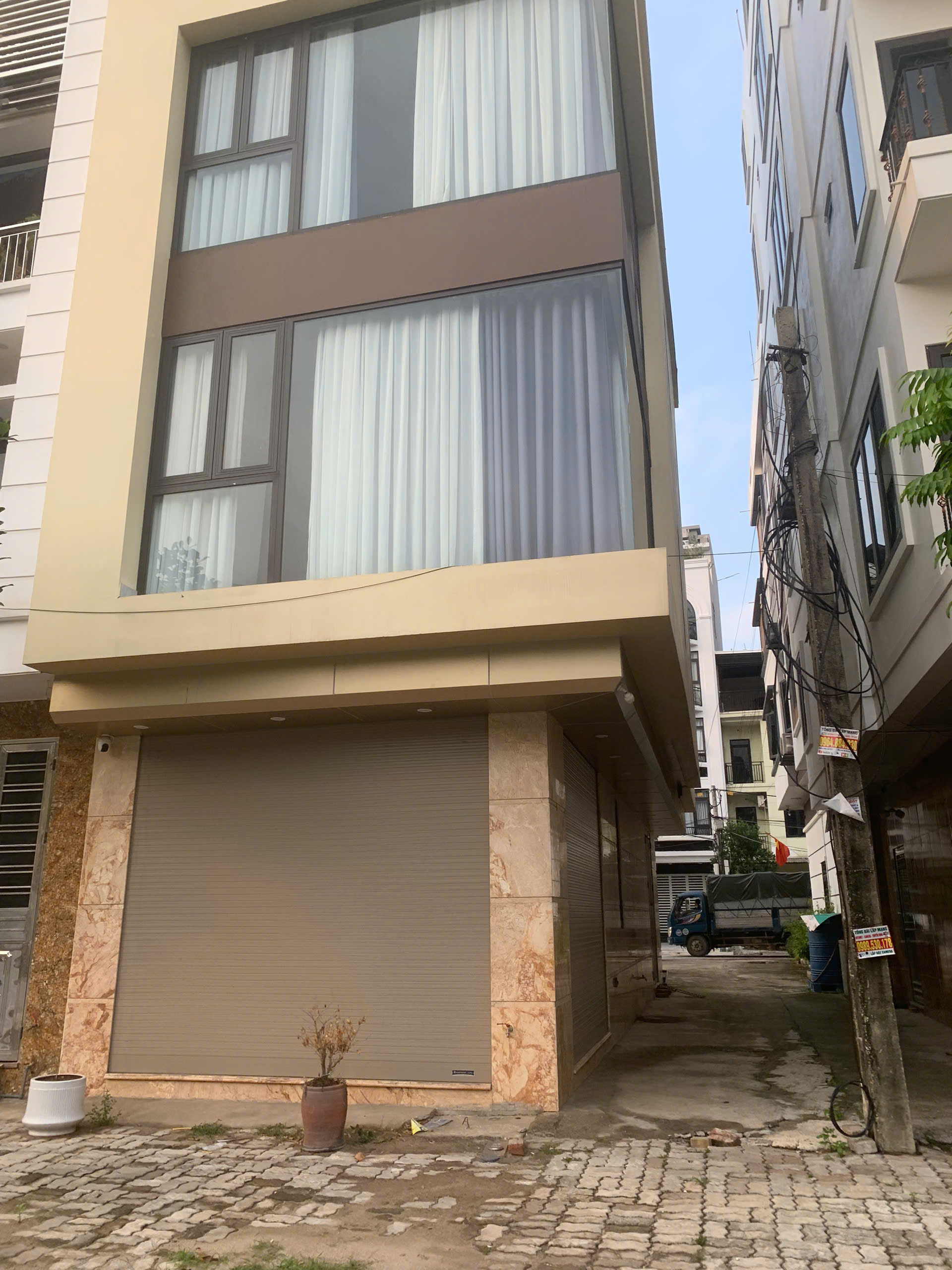 Bán nhà mặt phố Khương Thượng – Gần ĐH Thủy Lợi, Y Hà Nội, Ngã Tư Sở – 6 tầng, thang máy, nở hậu, vỉa hè rộng