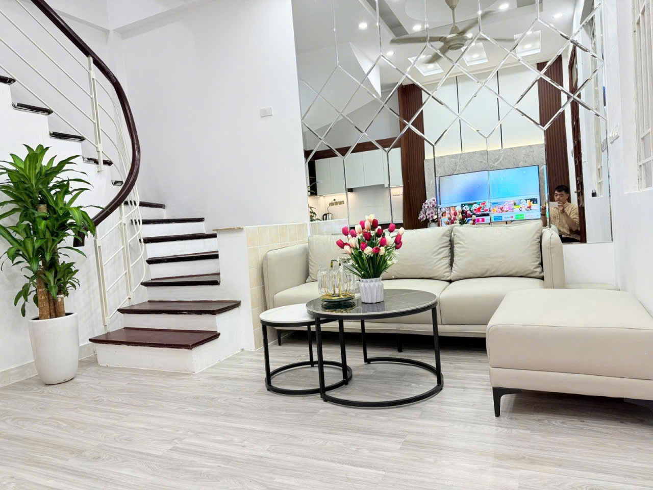 NHÀ ĐẸP, NGÕ THÔNG RỘNG, GẦN PHỐ- FULL NỘI THẤT- HÀNG XÓM ĐẠI ĐÔ THỊ STAR LAKE KHÔNG THIẾU GÌ 30m, 5T 8 tỷ 8