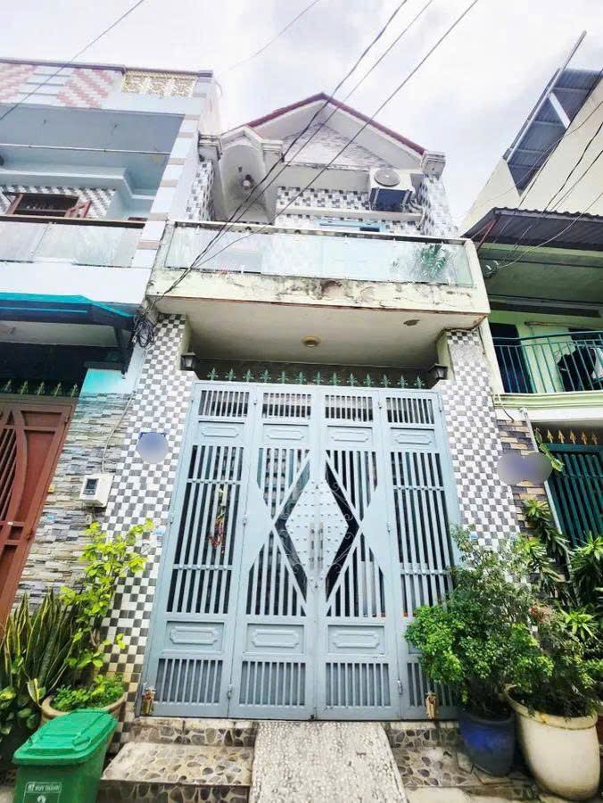 HẺM XỊN XE HƠI TRÁNH,NGAY AO ĐÔI,MÃ LÒ, LÊ VĂN QUỚI - GIÁP TÂN PHÚ - NHÀ ĐÚC 2 TẦNG - 40M2 - SỔ ĐẸP VUÔNG VỨC - THÙNG SƠN LÀ MỚI TINH - GIÁ CHỈ 4.3 TỶ