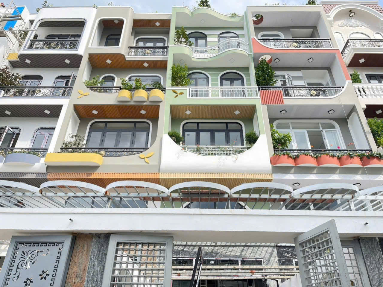 Nhà mới, full nội thất, thang máy / Hương Lộ 2, Bình Trị Đông dt 75,6m2 3 lầu 5pn 5wc giá 7,6 tỷ