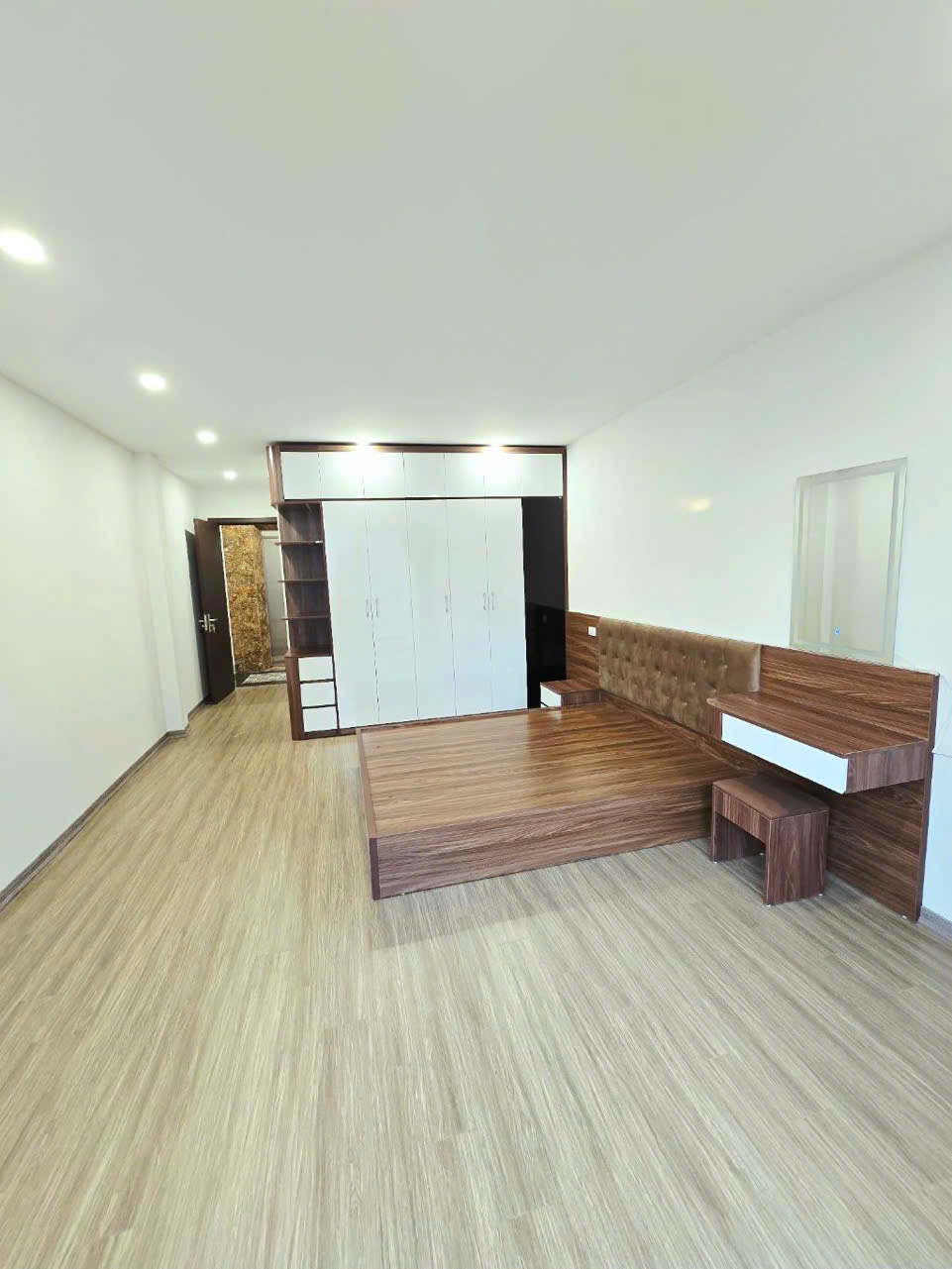 Bán nhà Siêu đẹp Hoàng Như Tiếp Dân Xây-45M 6 tầng Ful NT cực gần Bãi gửi oto nhỉnh 11 tỷ(TL)