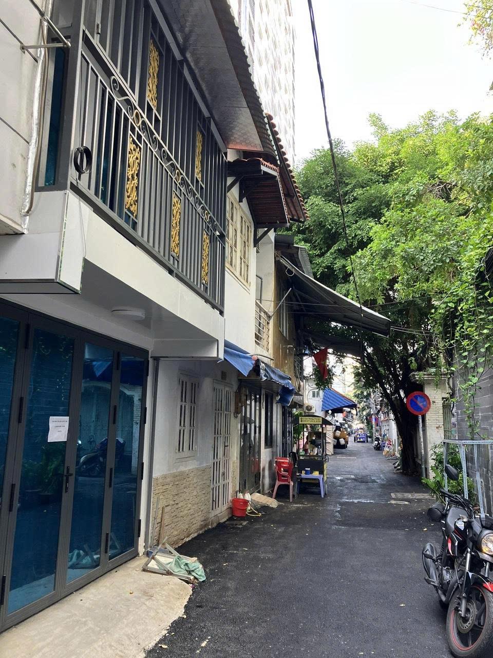 Cho thuê nhà xinh xắn 2 tầng Cao Thắng, Q3: 20m2, 2PN, giá chỉ 12tr/tháng, gọi ngay 0938772167!