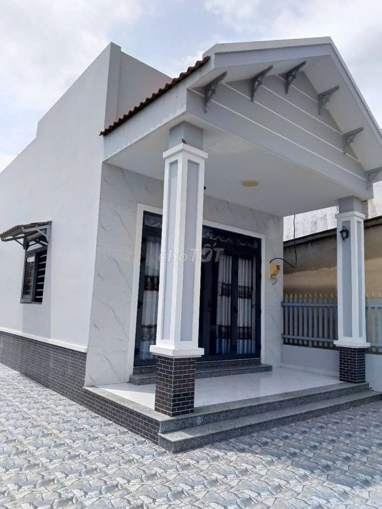 VỊ TRÍ ĐẸP – GIÁ TỐT – CHÍNH CHỦ Bán Nhà Đường ĐT. 826C, Xã Long Hựu Đông, Cần Đước, Long An
