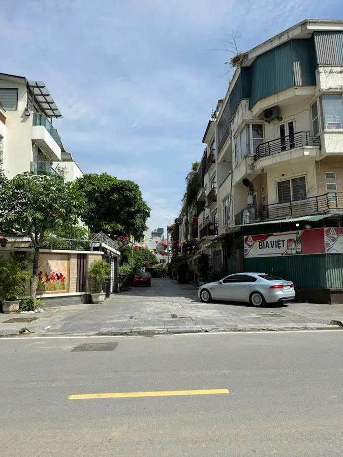 Vị trí đỉnh cao - dãy vip Văn Phú - nhìn La Casta - nhà toàn gỗ hương gõ đỏ - lắp dc thang máy