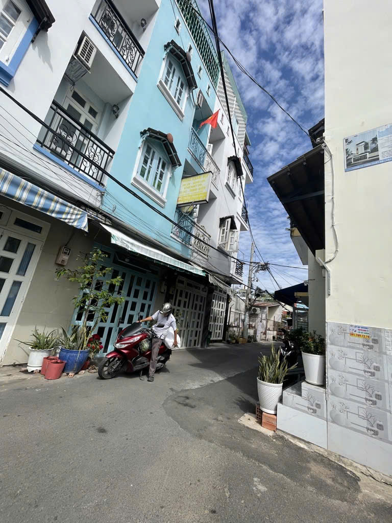 MẶT TIỀN KINH DOANH , HẺM 6M XE HƠI ĐỖ CỬA ngang 3.7m, dài 7m Dòng Tiền 16 Triệu có 3 tê