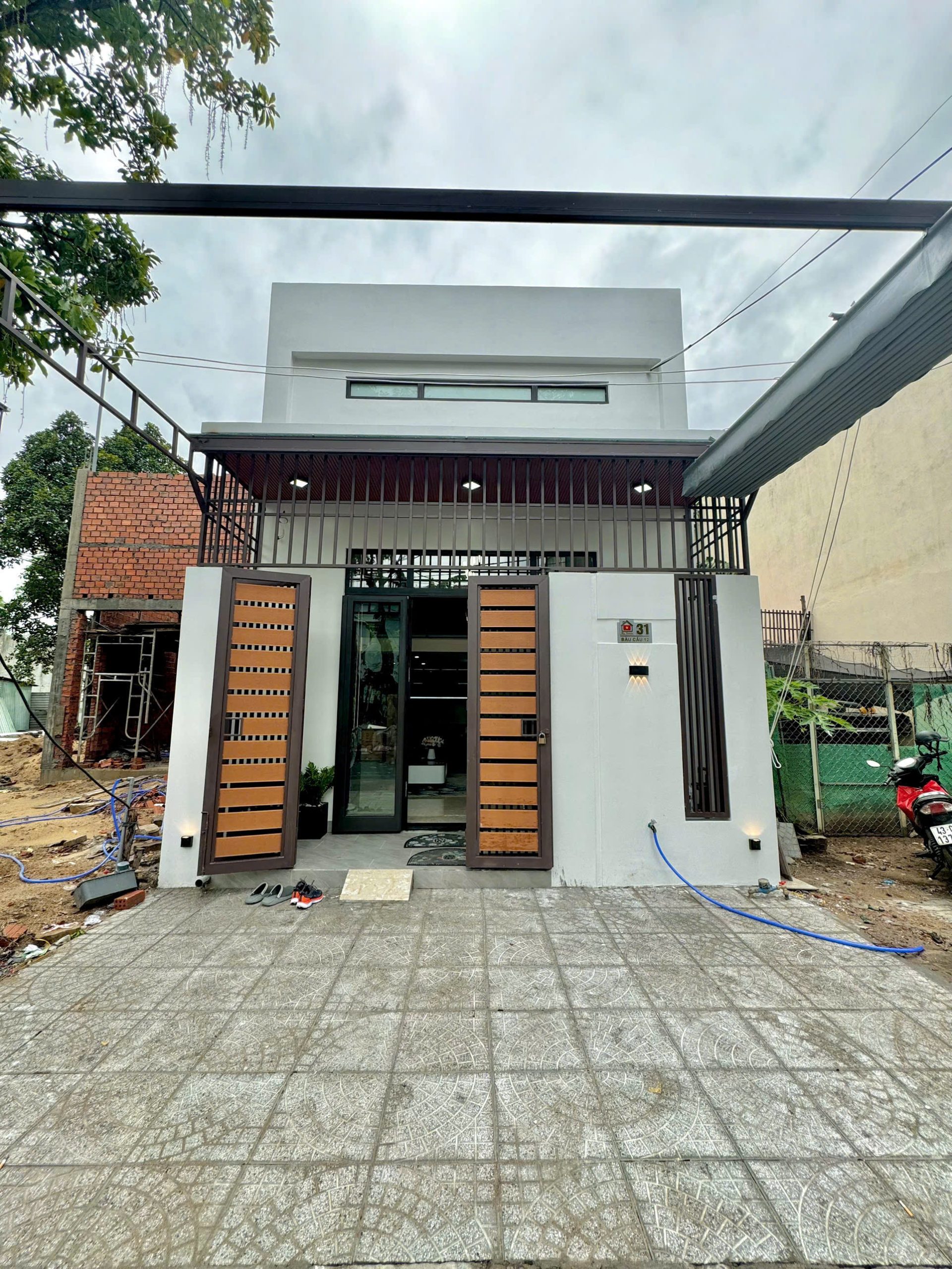 CHÍNH CHỦ CẦN BÁN NHÀ MỚI XÂY – FULL NỘI THẤT – HÒA XUÂN, CẨM LỆ