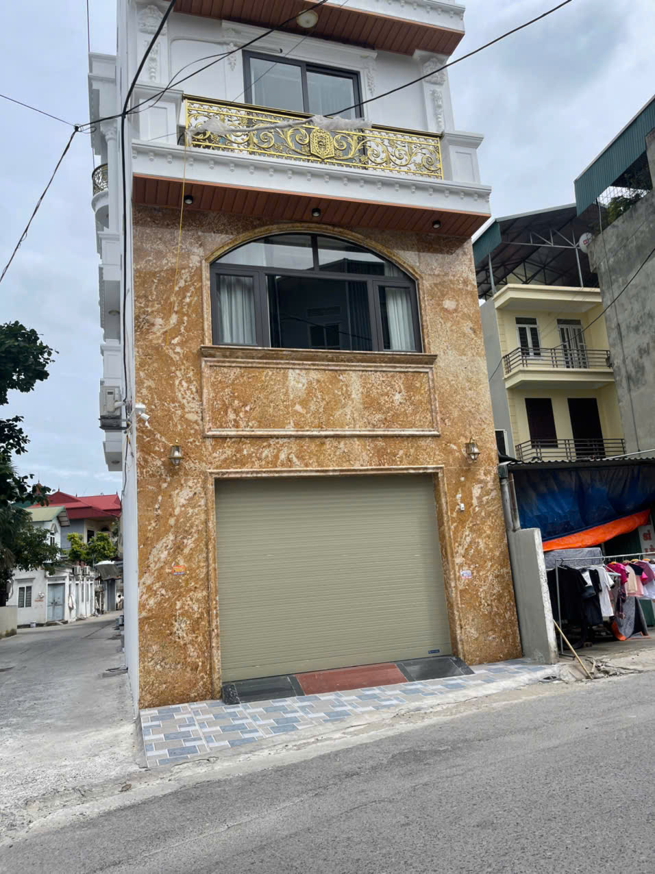 NHÀ MẶT PHỐ Ô TÔ ĐỖ CỔNG- VÀO NHÀ Nguyễn Văn Linh 63m2 X 6 Tầng 12.2 tỷ Long Biên Hà Nội .