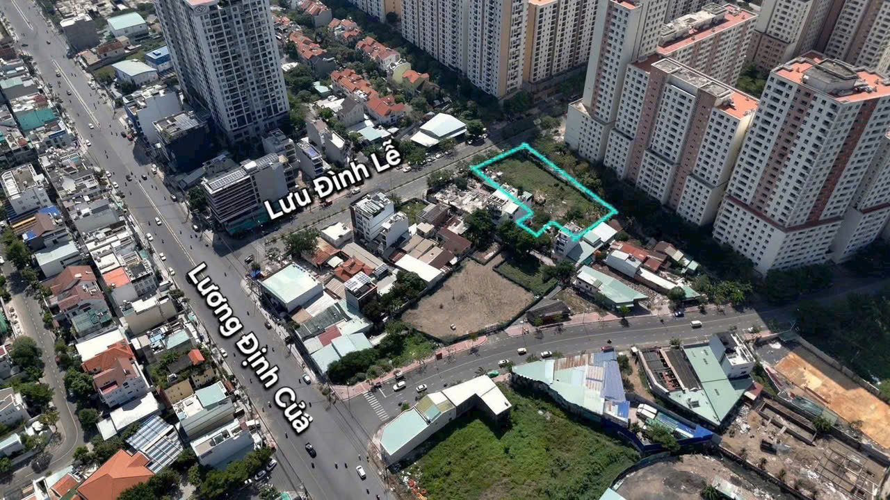 MT đường LƯU ĐÌNH Lễ nối MAI CHÍ THỌ và Lương định Của giáp với khu sala Đại Quang Minh Q2