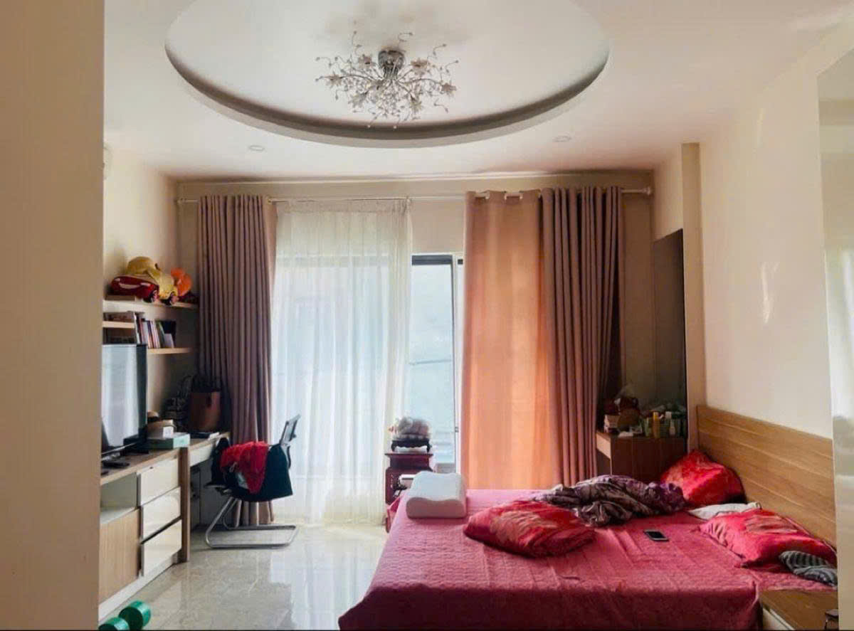 NHÀ MẶT PHỐ ĐÊ LA THÀNH – LÔ GÓC – MẶT TIỀN 5M – GIÁ 40 TỶ