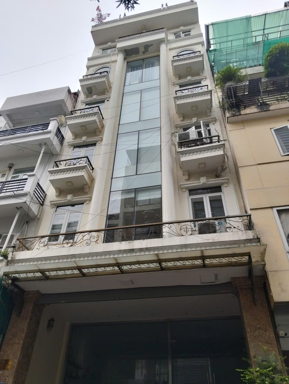 Bán tòa nhà văn phòng Nguyễn Khang, 100m2 x 8 tầng + 1 hầm thang máy, MT 7,4m giá 52 tỷ