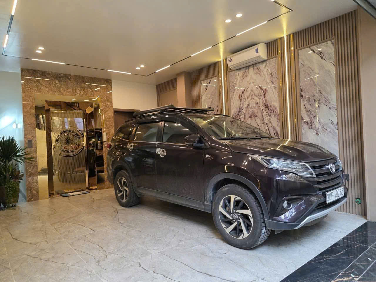 HIẾM- LONG BIÊN NHÀ ĐẸP - GARA O TÔ - 6 TÂNG THANG MÁY- Bồ Đề 43m , 6 tầng Thang Máy - MT 5m quyền lực - 14.9 tỷ