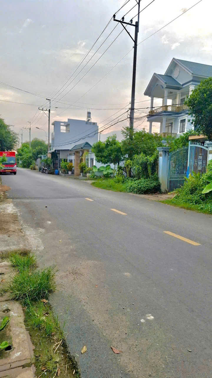 Bán đất mặt tiền Giồng Cát, xã Tân Phú trung dt 144m2 full thổ cư giá 2,6 tỷ