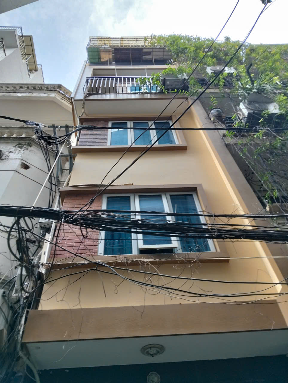 BÁN NHÀ PHỐ TRUNG KÍNH NGÕ RỘNG, VỈA HÈ, NHÀ ĐẸP Ở NGAY 60M², 4 TẦNG GIÁ 27 Tỷ