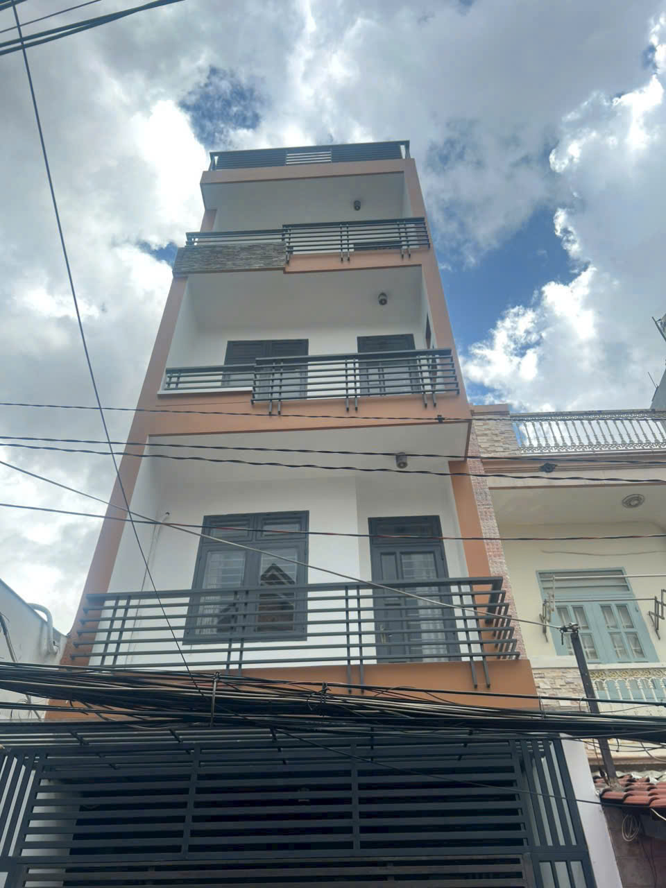 BÁN NHÀ ĐẸP 5 TẦNG BTCT – HẺM 6M THÔNG – GẦN ĐẦM SEN, Q.11 – DÒNG TIỀN 14TR/TH – CHỈ 9.7 TỶ TL CHỦ! .