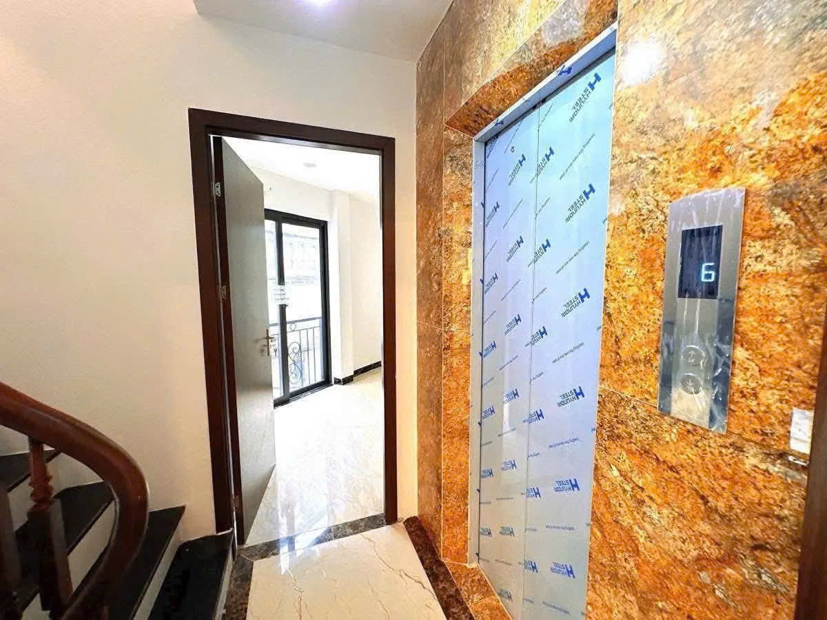 NHÀ ĐẸP HOÀNG QUỐC VIỆT- LÔ GÓC 3 MẶT NGÕ - Ô TÔ - KD - THANG MÁY, NỘI THẤT HẢO HẠNG