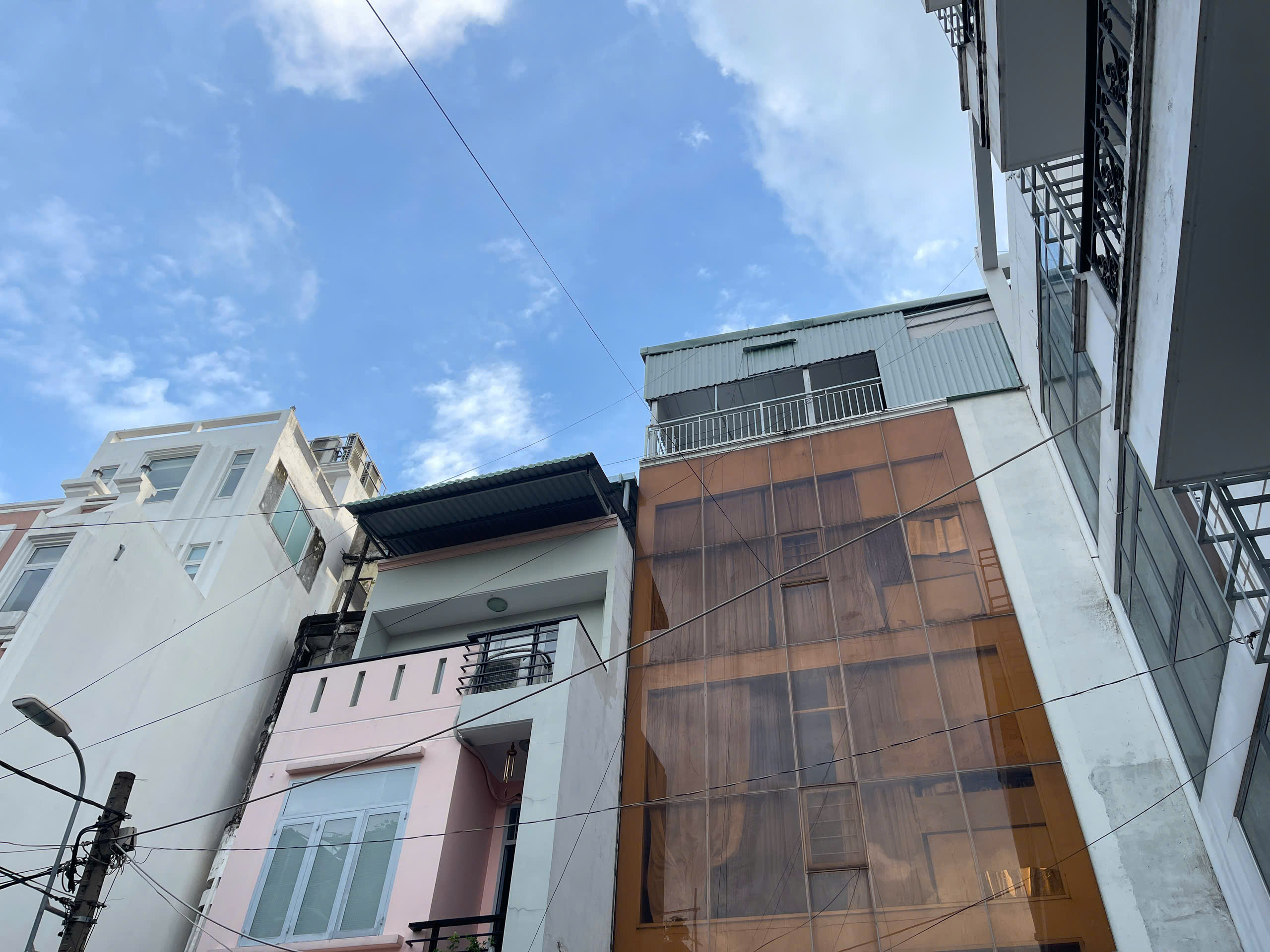 Hẻm xe hơi quay đầu - dt 35 tr - Nguyễn Văn Thương - 5 tầng - 6 PN - 50m2 ( 4x12 ) - A4 - nhỉnh 11 tỷ