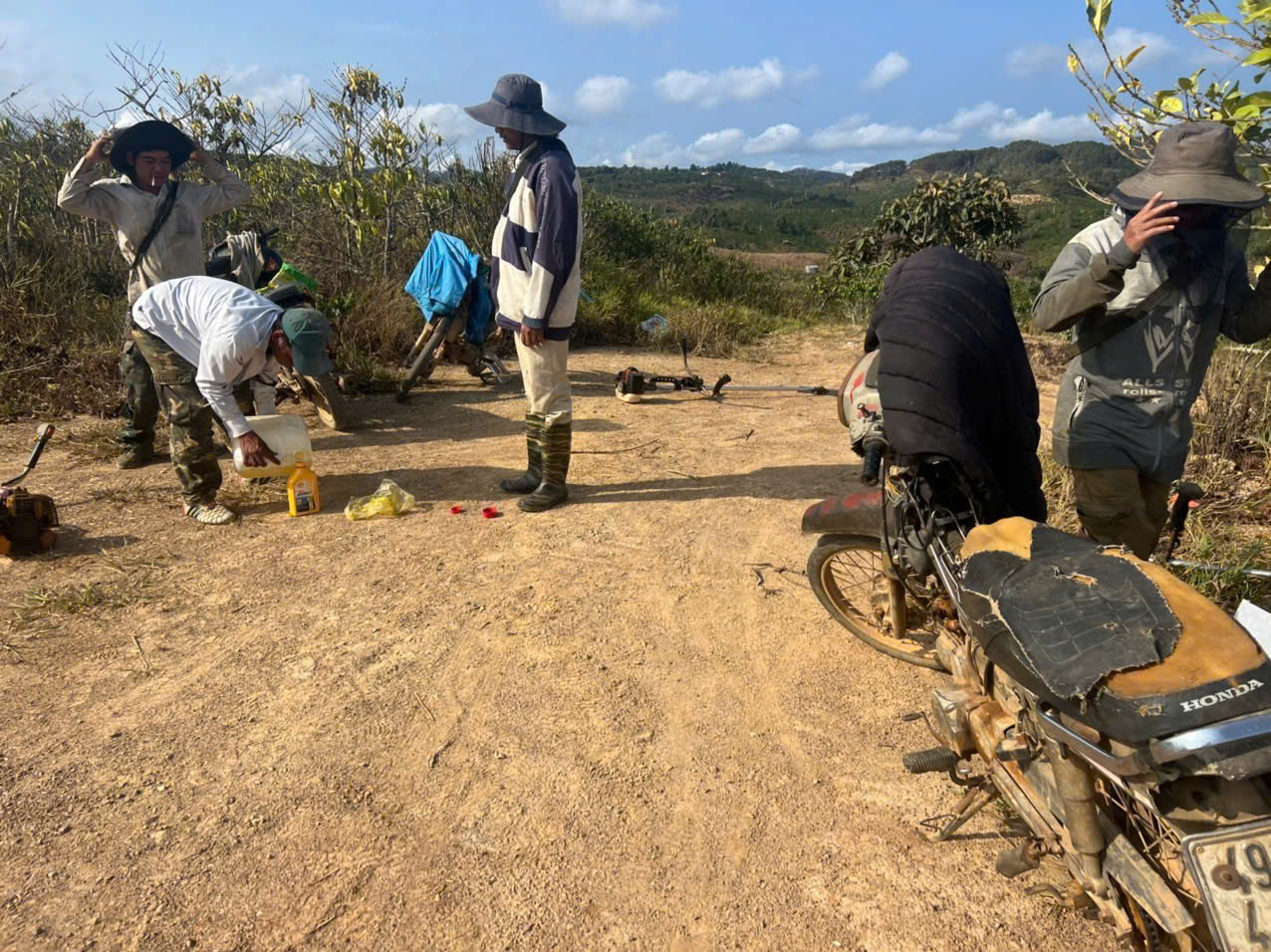Cần bán 1,24ha 2 sổ hồng, giá 6,5 tỷ. Trên giáp đường, dưới giáp suối