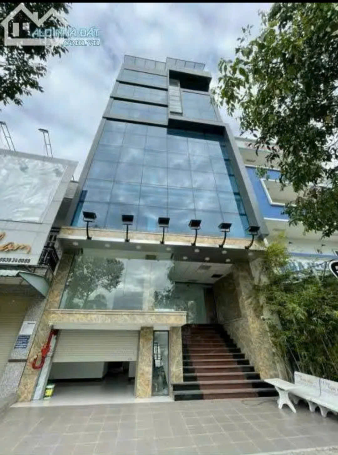 CHỦ NGỘP ! Giảm 20 tỷ bán gấp nhà 10T MP Văn Cao vỉ hè Oto KG Thang máy 105m nhỉnh 78 tỷ TL