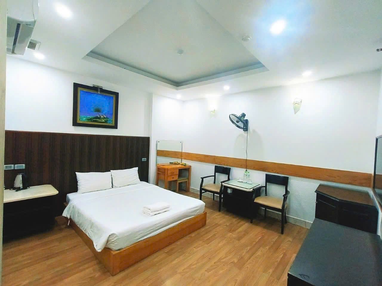 Bán khách sạn mặt phố Ngõ Trạm, 115m2, 8 tầng thang máy, mặt tiền 4m, 70.8 tỷ, kinh doanh đỉnh