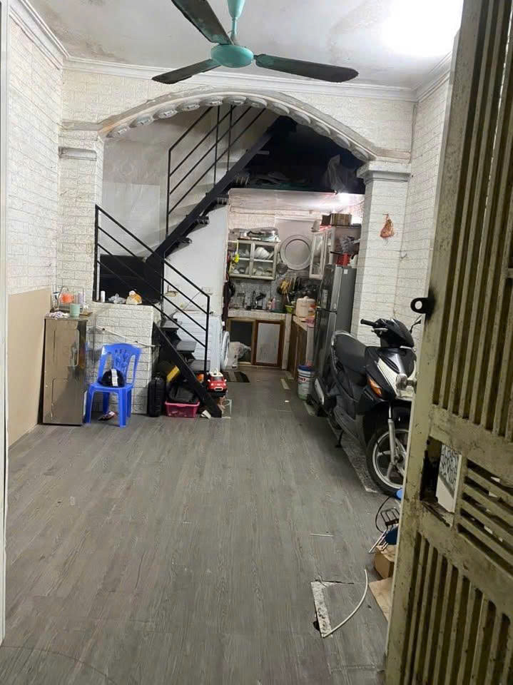 BÁN GẤP NHÀ 2 TẦNG NGÕ THÔNG TẠI TRẦN NHẬT DUẬT, HÀ ĐÔNG, HÀ NỘI GIÁ CHỈ 5,4 tỷ ( có thương lượng )