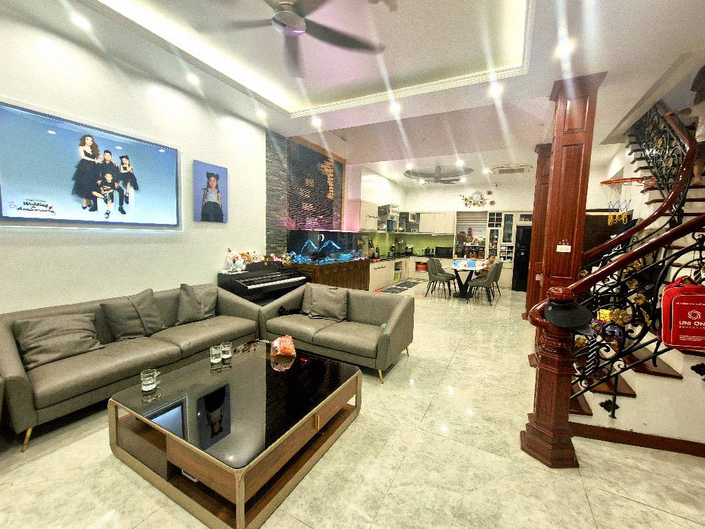 BÁN NHÀ ĐỨC GIANG LONG BIÊN,OTO TRÁNH-FULL NỘI THẤT-76M-NHỈNH 11 TỶ(TL)