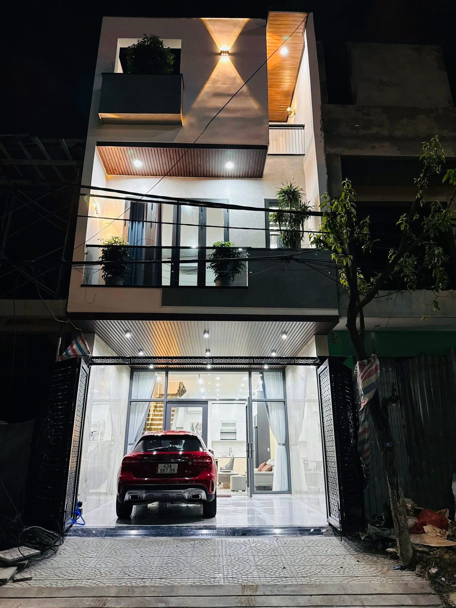 Bán nhà SIÊU ĐẸP 3 tầng đường Nguyễn Chích - Sát Lý Thái Tông