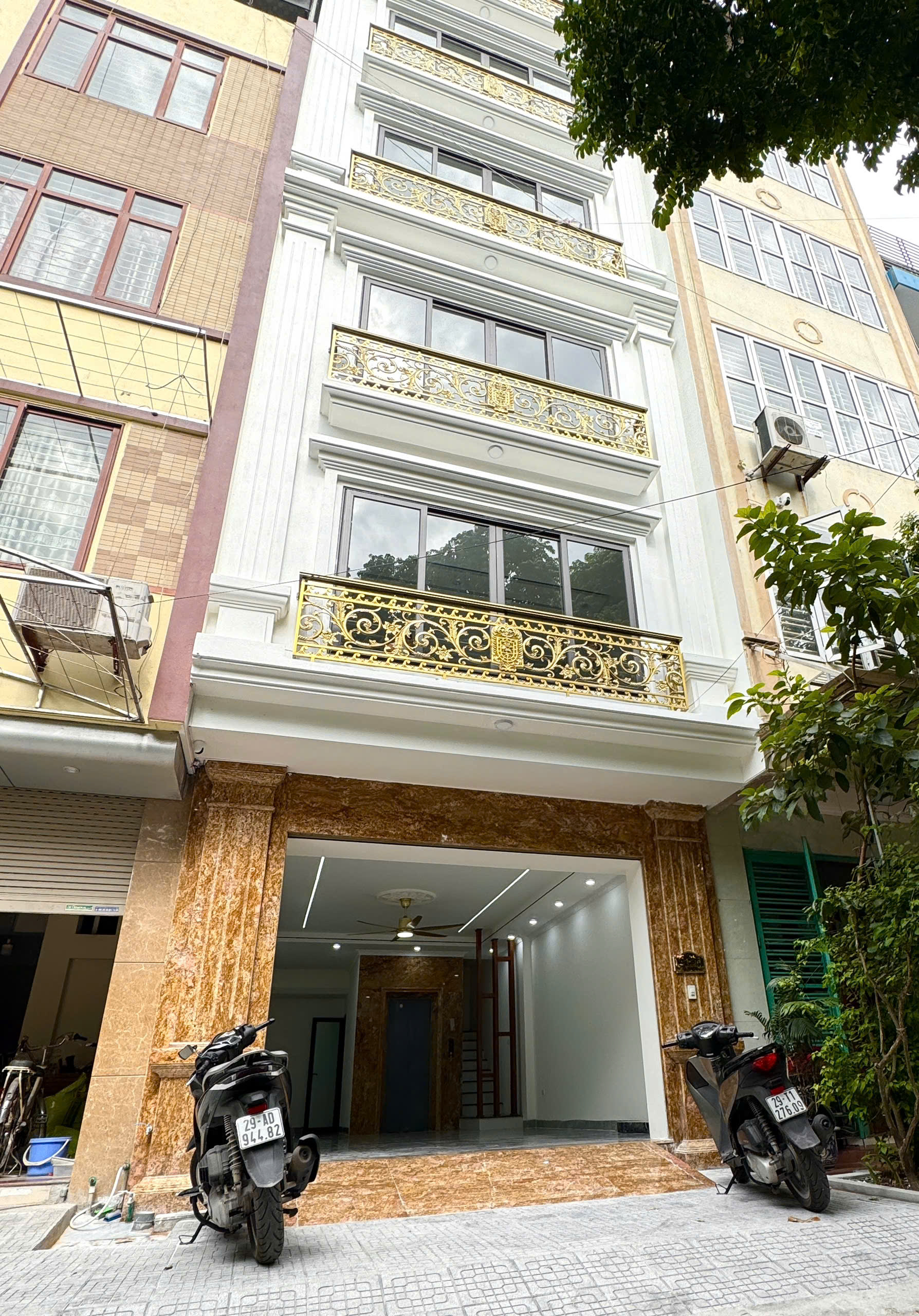 BÁN NHÀ LK CỬA PHỦ ĐỐI DIỆN PARKCITY, VỊ TRÍ VÀNG GIÁ CHỈ 18.x TỶ