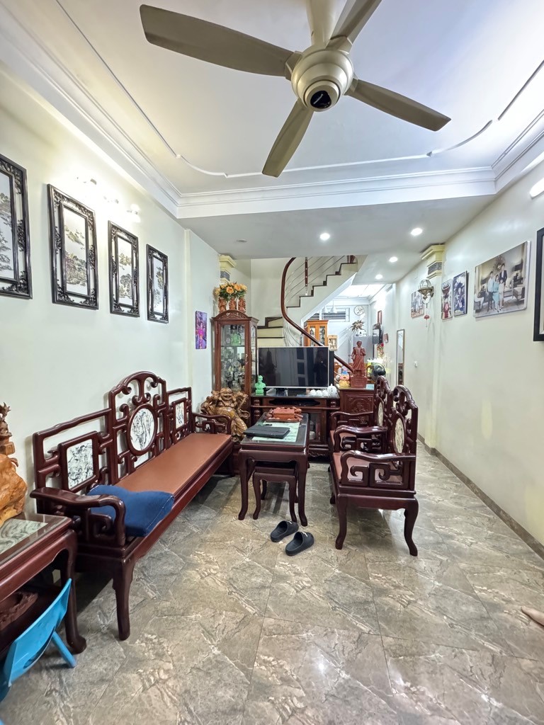 Bán nhà Hoàng Liệt, Hoàng Mai, phân lô, ô tô đỗ cổng, 40m2, 9.6 tỷ(MTG)