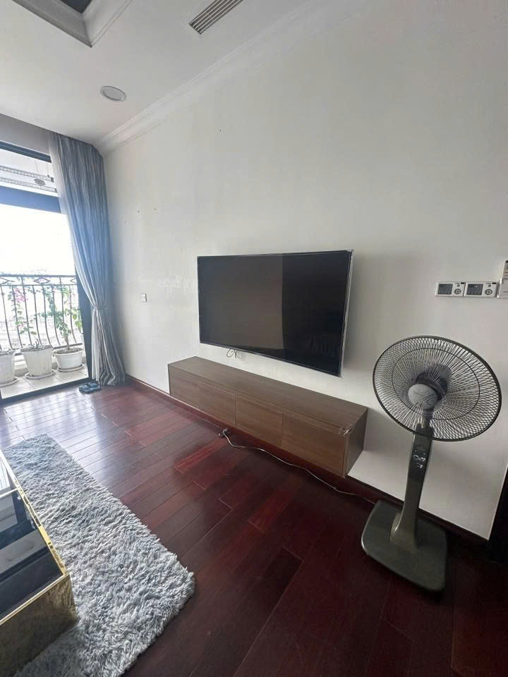 Gia đình em có căn hộ cho thuê Royal city - Toà R2A