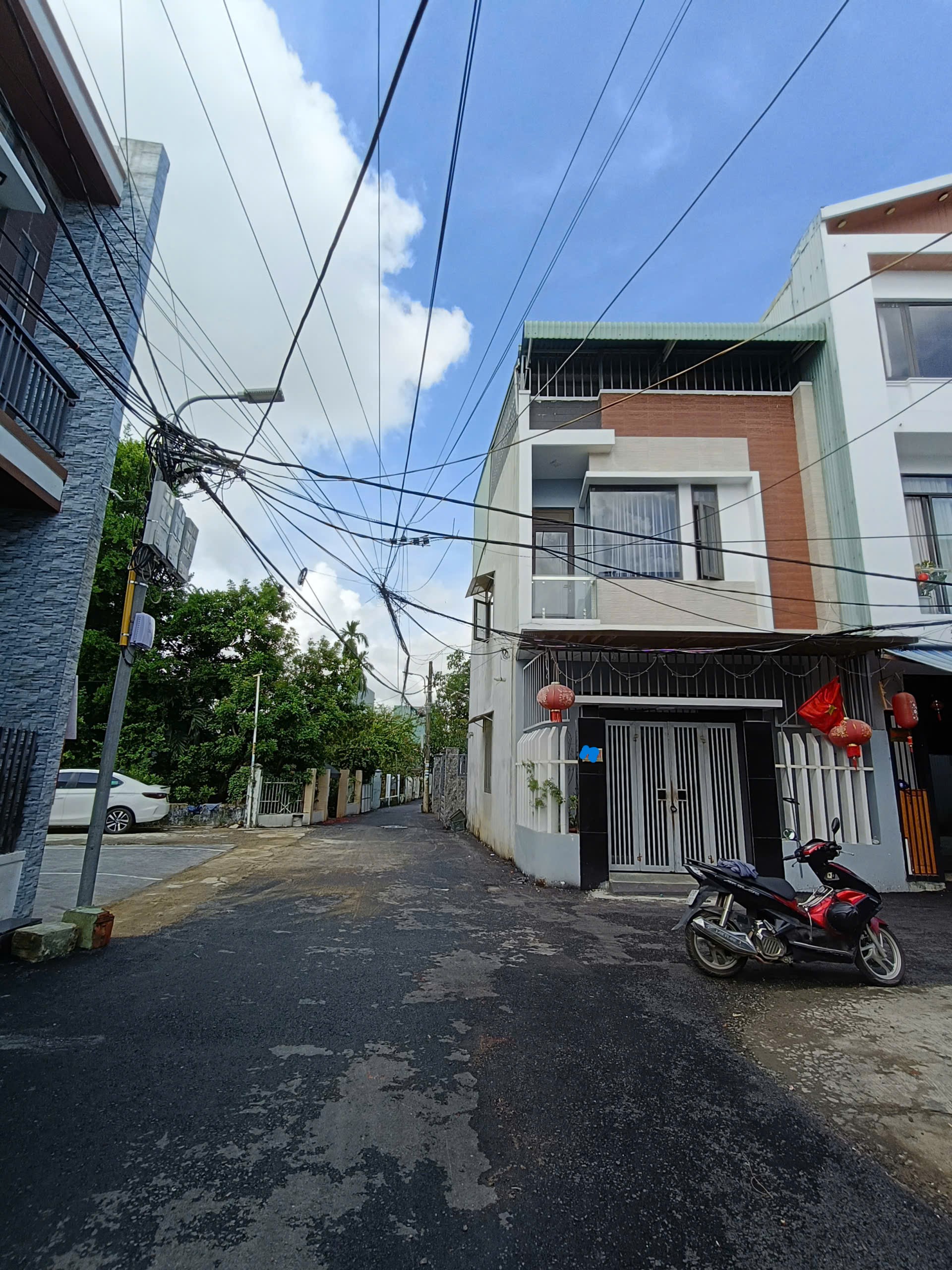 Bán nhà 2 mặt kiệt Ô TÔ thảm nhựa, Nhà 2,5 tầng kiệt Tôn Đức Thắng