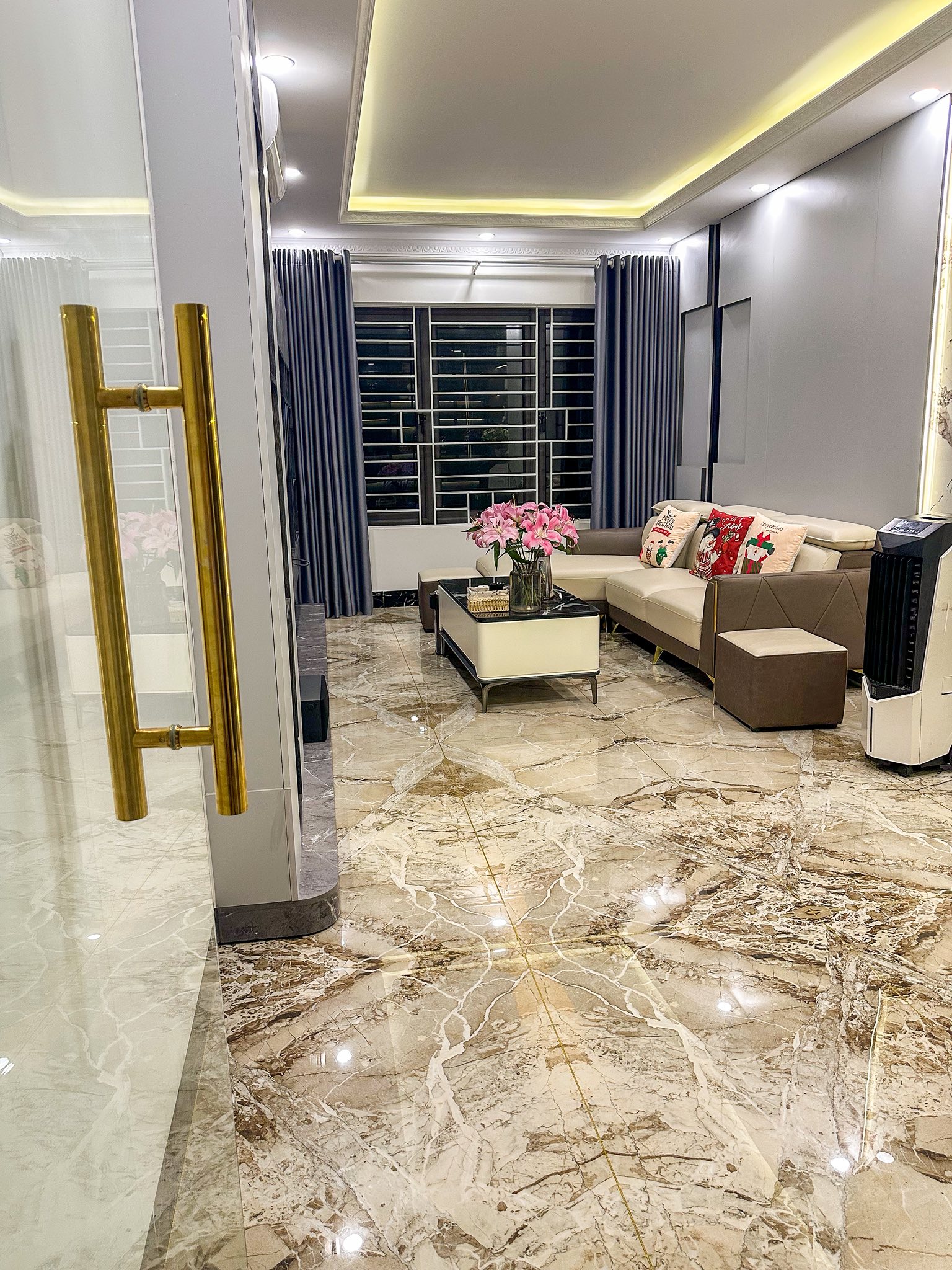 BÁN NHÀ NGÃ TƯ SỞ - TRƯỜNG CHINH – 6 TẦNG THANG MÁY – GẦN ROYAL CITY – FULL NỘI THẤT