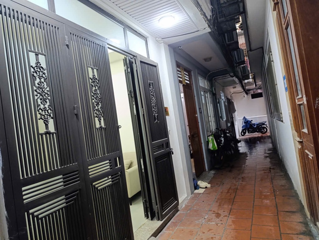 NHÀ ĐẸP LONG LANH - FULL NỘI THẤT - GẦN PHỐ - NGAY NGÃ TƯ CẦU VƯỢT MAI DỊCH _5 TẦNG – 30M2.