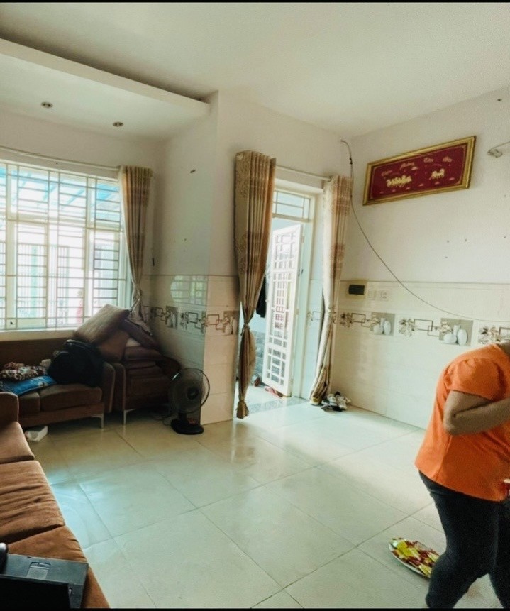 Bán nhà đường Tân Hoà 2, Hiệp Phú. Q9, TP HCM. DT 75 m2, 3 tầng, 4PN, SH. Giá 5.6 tỷ