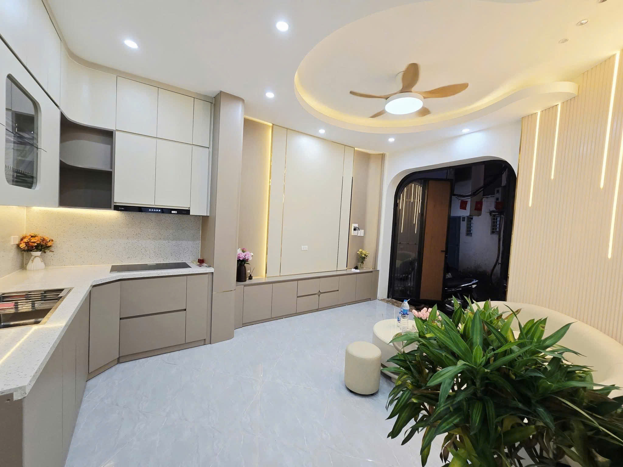 Bán nhà Đống Đa 32m*5T 4 ngủ Full nội thất về ở ngay - Lô góc - 20m ô tô tránh - Gần Hồ