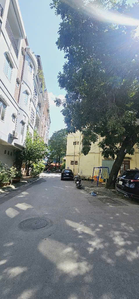 Bán nhanh nhà đẹp KĐT Văn Quán - Trước nhà là sân chơi cực thoáng, đỗ ô tô cả ngày