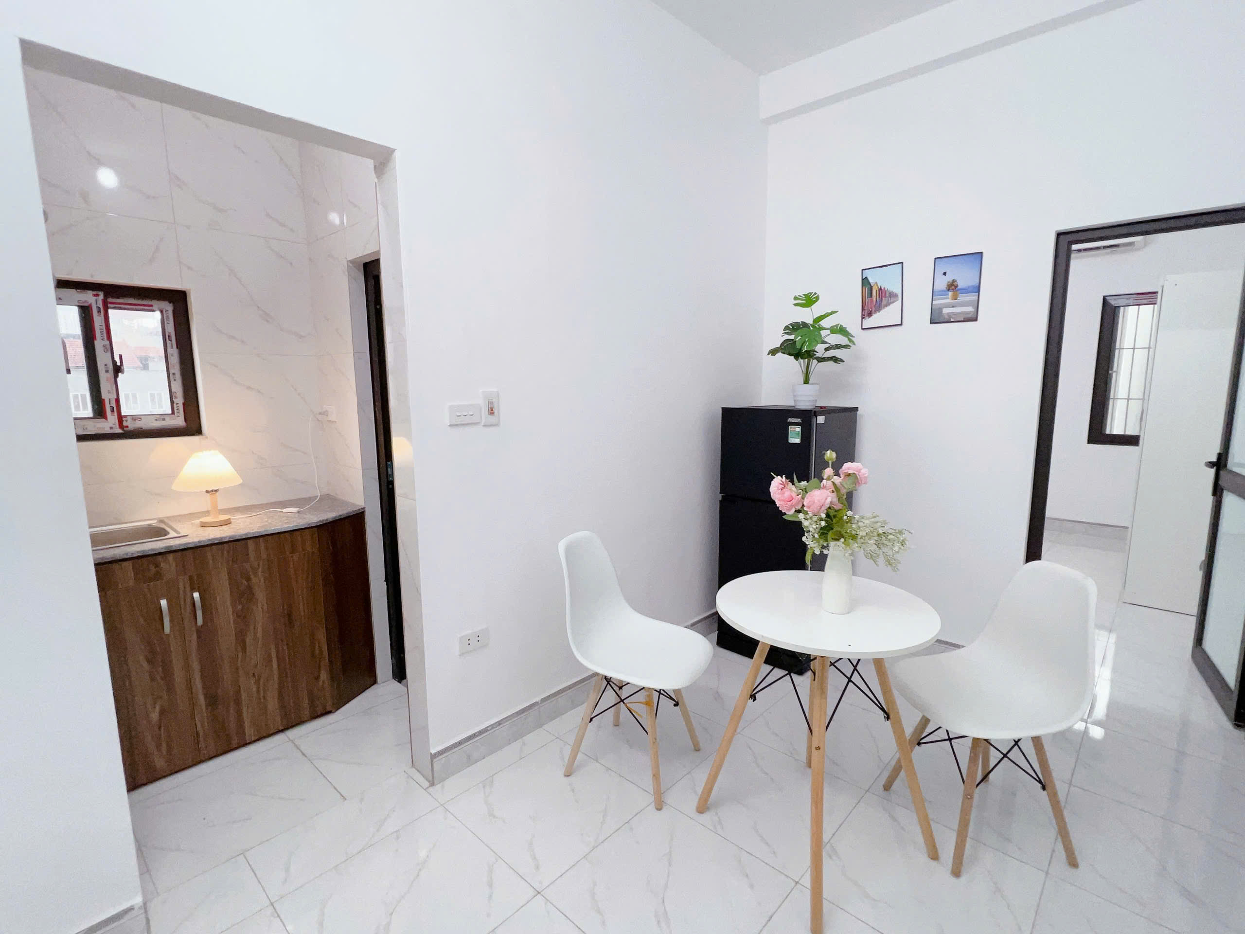 Cho thuê CCMN khép kín 1PK + 1PN thoáng đẹp tại ngách 15 ngõ 20 Hồ Tùng Mậu