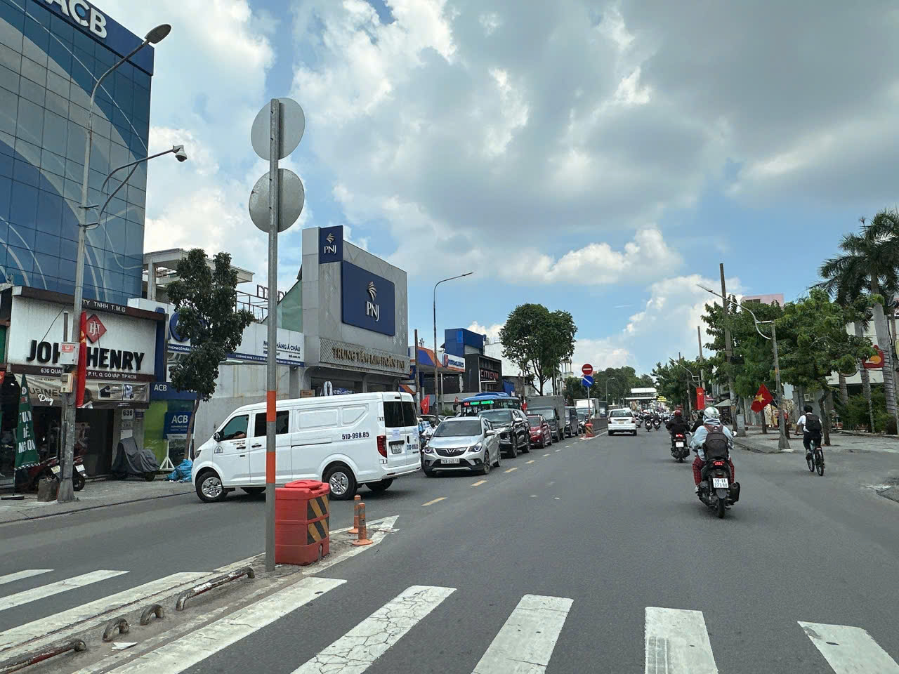 CHDV 8 tầng mới hẻm 656 Quang Trung ngang 8m 75PN TN 220tr gần chợ HHT 50 tỷ.