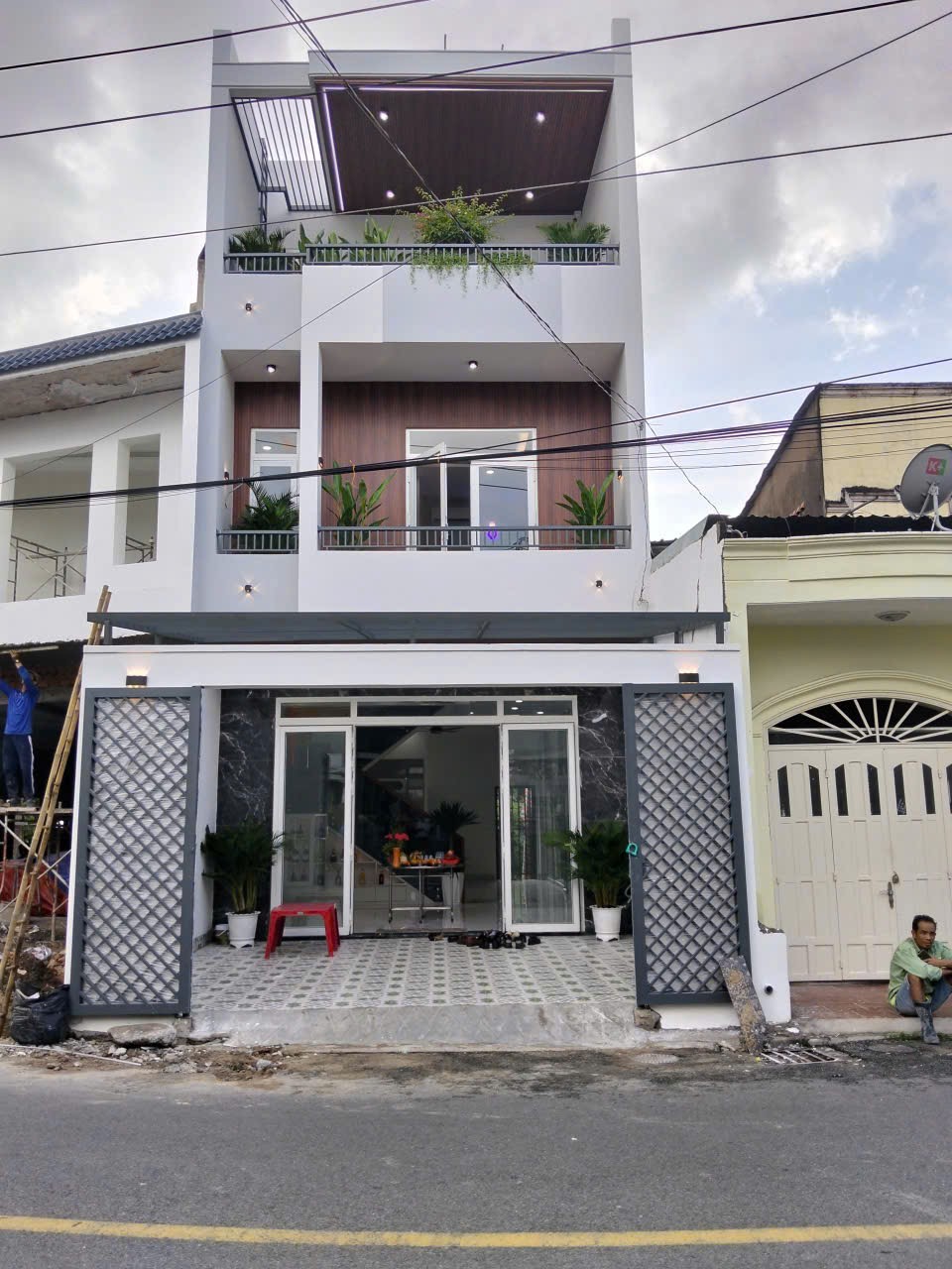 Nhà 2 lầu 1trệt mặt tiền đường Nguyễn Đức Thiệu