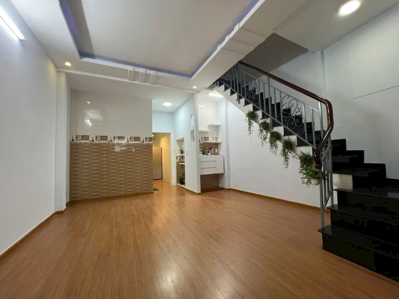 ALO ALO BÁN NHANH MT THỤT ĐÀO DUY TỪ – Q.10 – NGAY ĐH KINH TẾ ĐANG CHO THUÊ 200 TRIỆU/NĂM