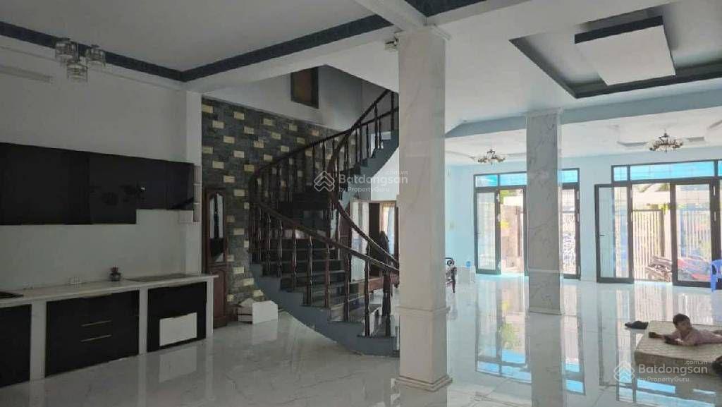 Bán nhà KDC Conic - 4 tầng 8 phòng master - SHR hoàn công đủ - 7x20m DT sàn: 331m2 - chỉ 13.6 tỷ