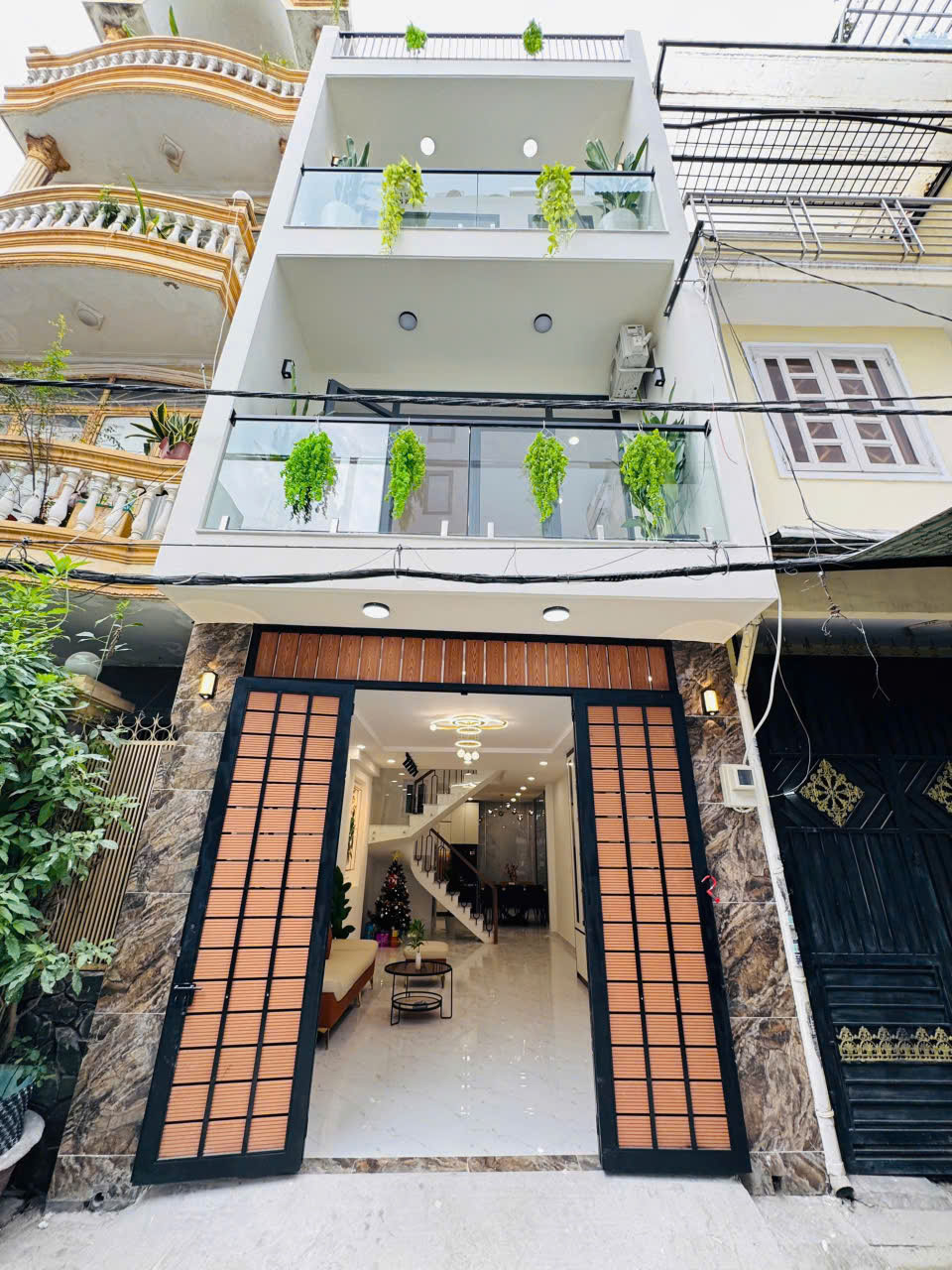 L1610 ⭐️ ngã tư 4 Xã và Đầm Sen, SHR, Vuông, HXT, 3 tầng, 4x13m, 8.x tỷ