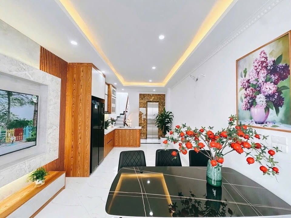 Bán nhà đẹp 6 tầng Ngã Tư Sở, Trường Chinh, THanh Xuân, thang máy, nội thất xịn, giá nhỉnh 12 tỷ