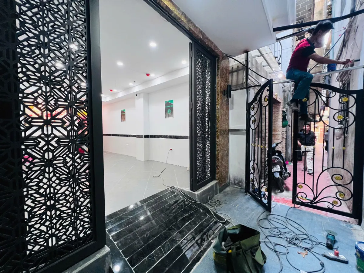 Bán CCMN mới đẹp khu vực Đường Láng - Dòng tiền siêu tốt - 6 tầng thang máy - Đầy đủ dịch vụ