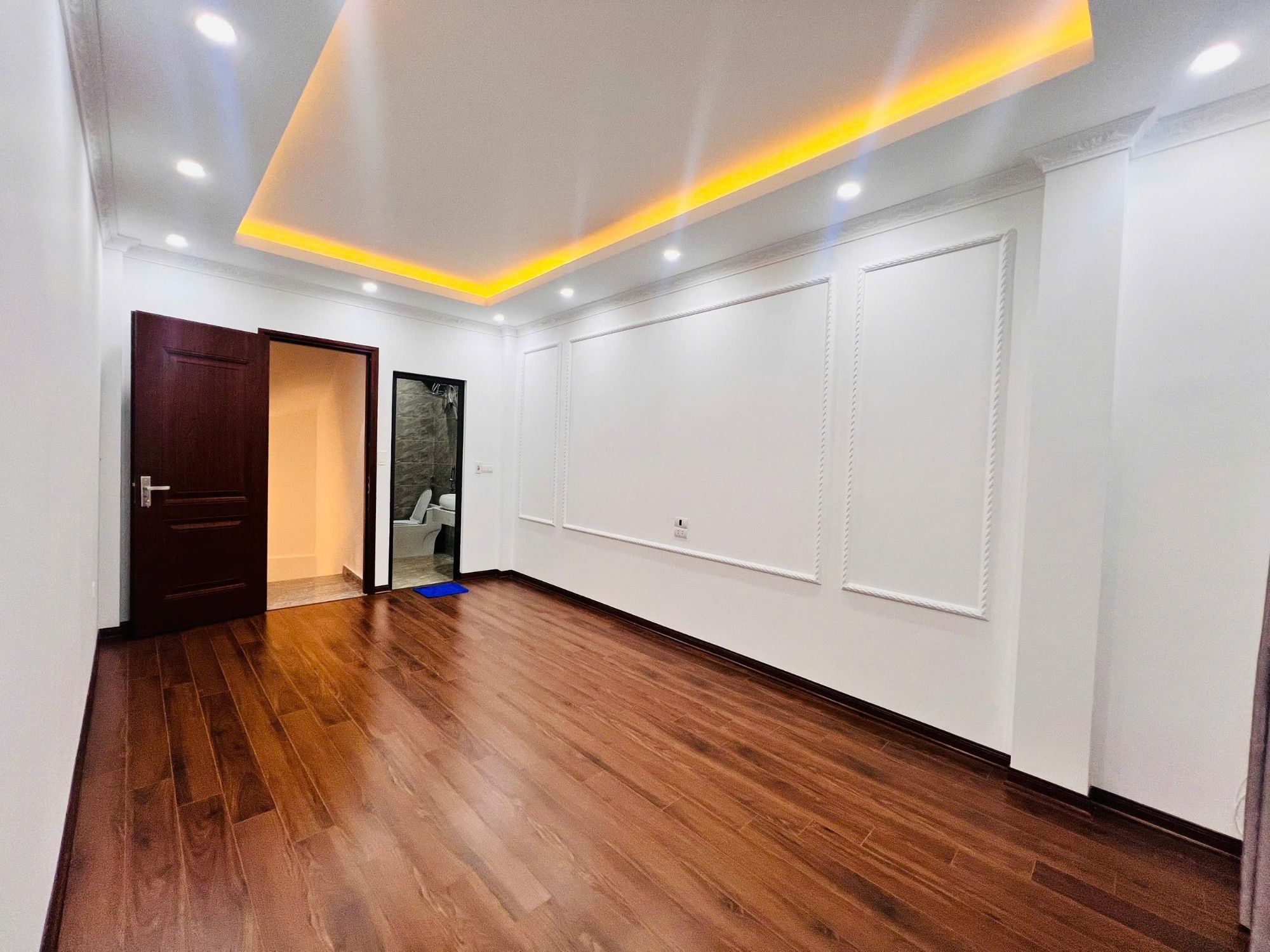 NHÀ ĐẸP - DÂN XÂY - Ở NGAY - VÔ CÙNG CHẮC CHẮN - GẦN PHỐ - CẠNH NHÀ MÁY BIA HÀ NỘI - CỰC GẦN Ô TÔ - 4 NGỦ FULL CÔNG NĂNG - HỘ KHẨU BA ĐÌNH....