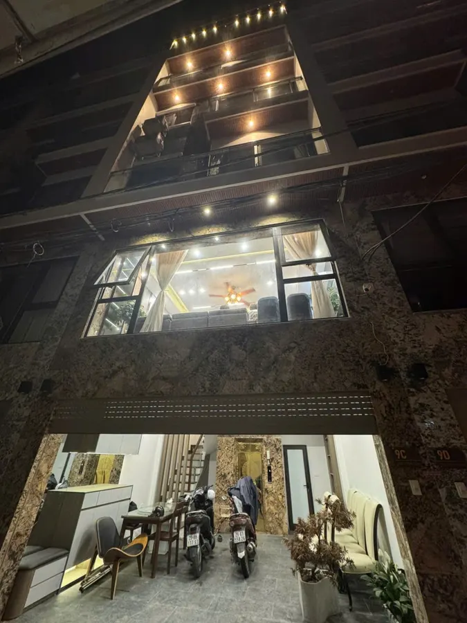 BÁN NHÀ 6 TẦNG FULL NỘI THẤT Ô TÔ ĐỖ CỬA Phố Trạm 42m2 X 14.5 tỷ Long Biên Hà Nội.