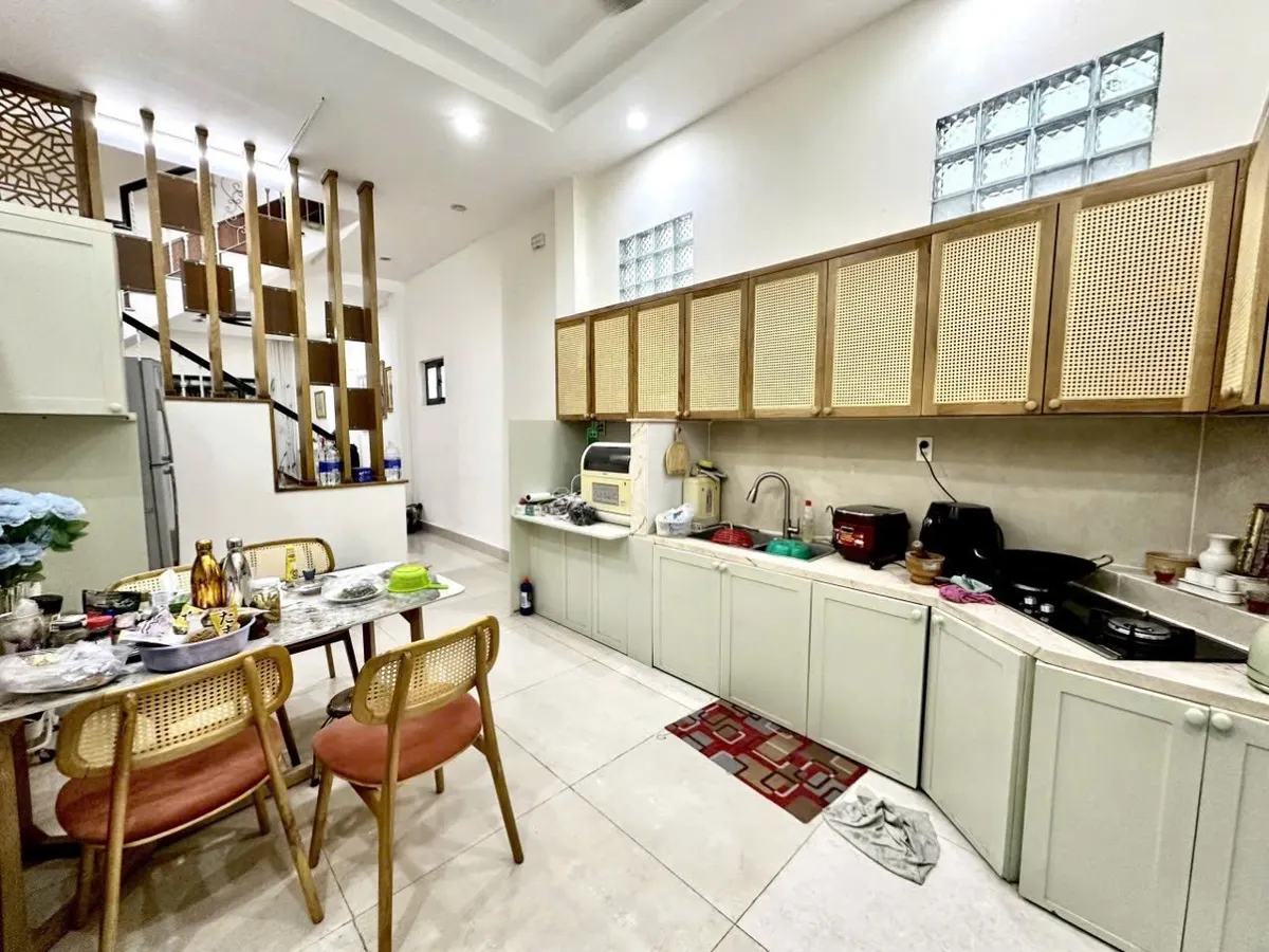 Bán nhà 4 tầng, 5 phòng ngủ, sát mặt tiền, gần nhà thờ Ba Chuông, sổ riêng, 13 tỷ TL.