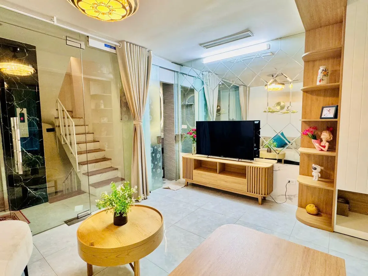 Nhà đẹp mặt ngõ Trích Sài - Tây Hồ, cách Hồ Tây 40m, DT35m2, 7 tầng, MT4.4m